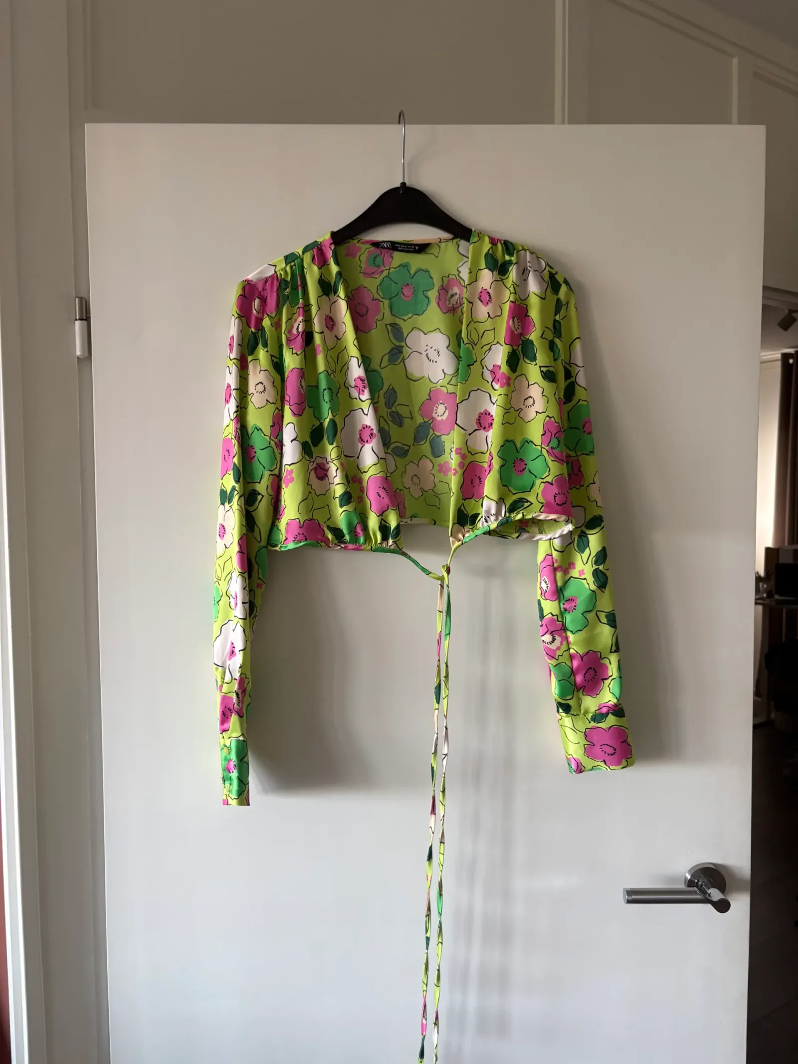 Zara cropped top blouse m