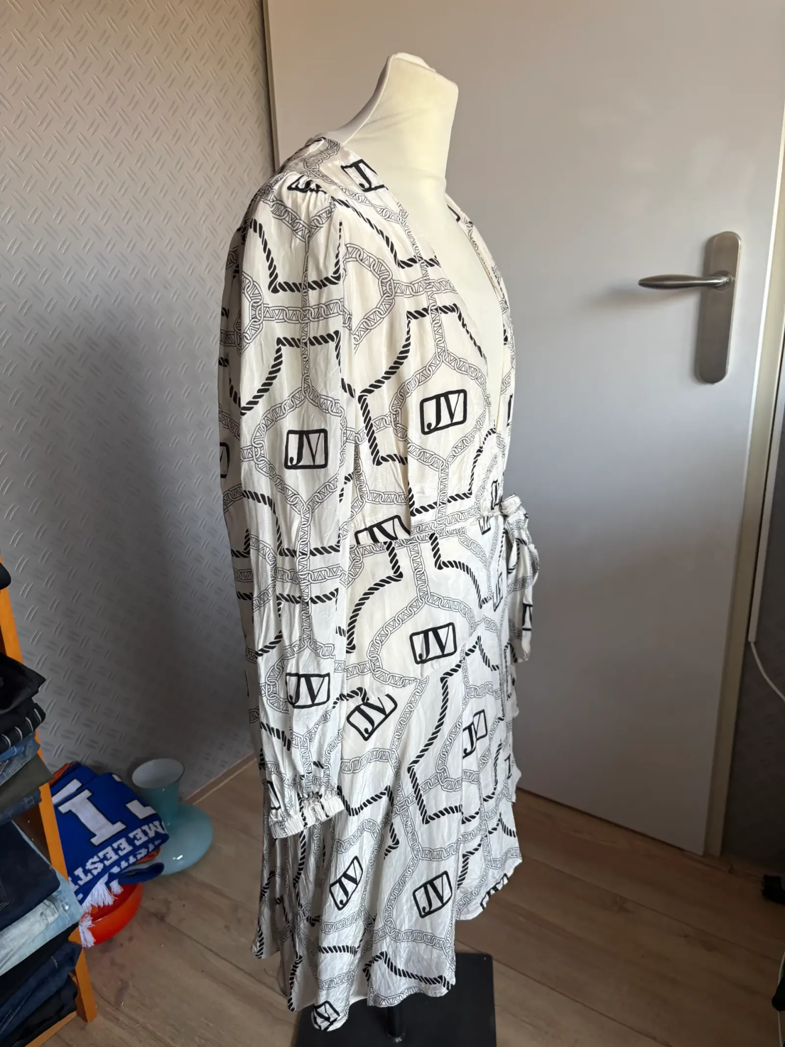Josh V jurk s – foto 2 van 7